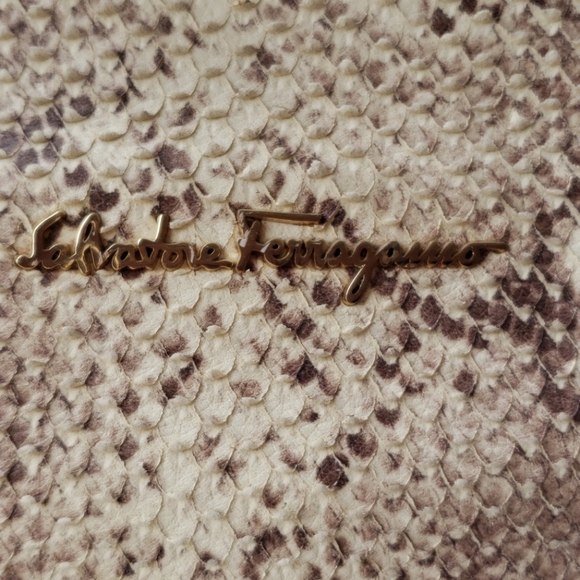 Leather bag has snake leather texture - Picture 4 of 11